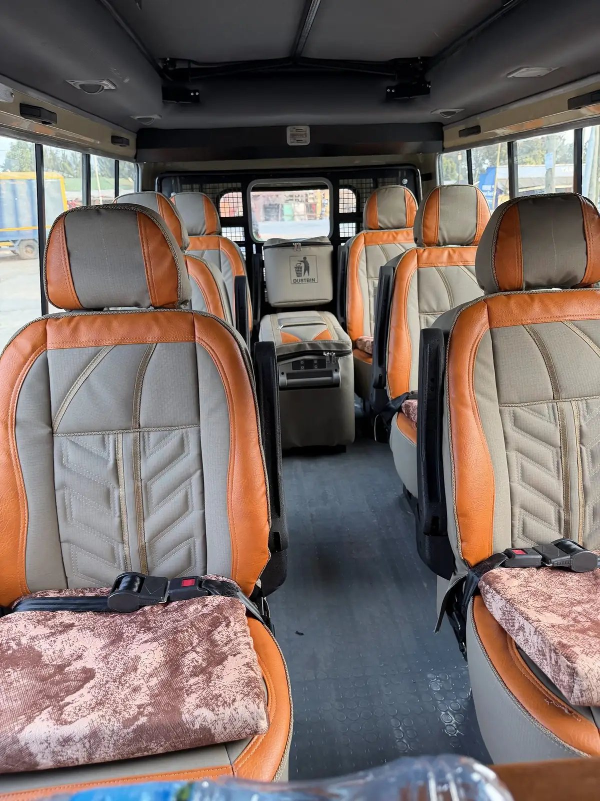 Asientos de cuero en el Land Cruiser de safari de BigFiveTrails